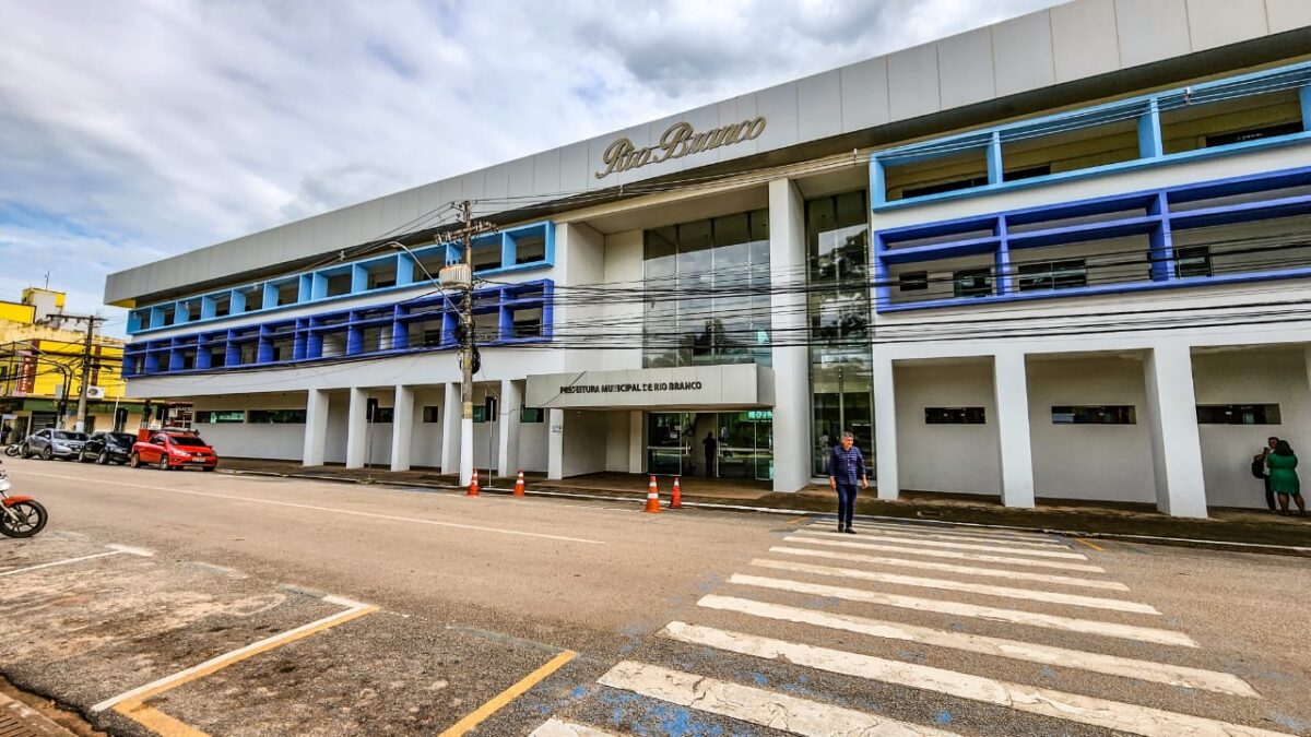 Em nota, Prefeitura lamenta tensão durante protesto e afirma que diálogo com estudantes já estava marcado