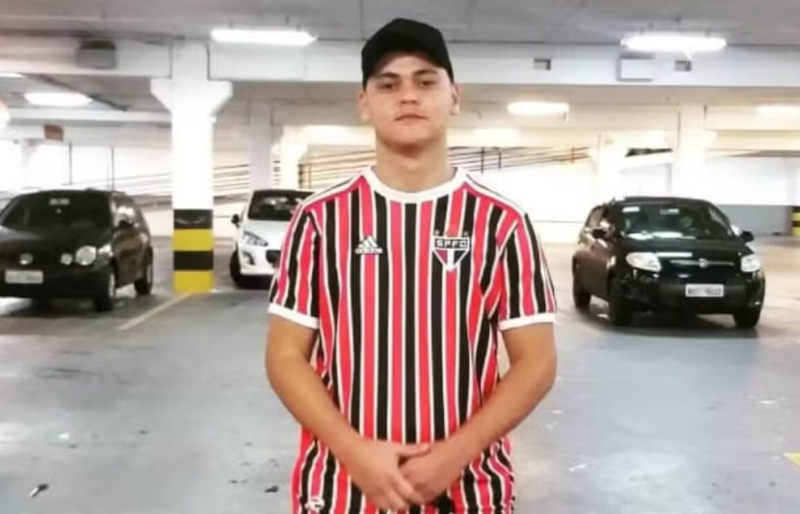 Motociclista fica em estado grave após colisão e segue internado em UTI em Rio Branco