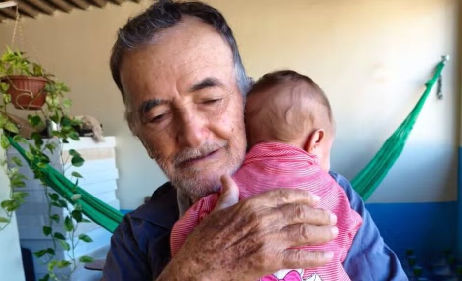 Família reconhece roupas em ossada encontrada e suspeita que corpo seja de idoso desaparecido há dois meses