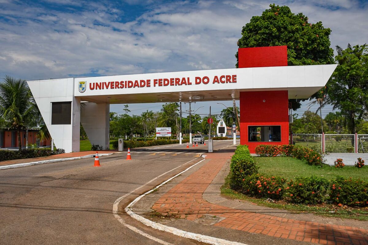 Ufac abre concurso público com vagas para níveis médio e superior nos campi do Acre
