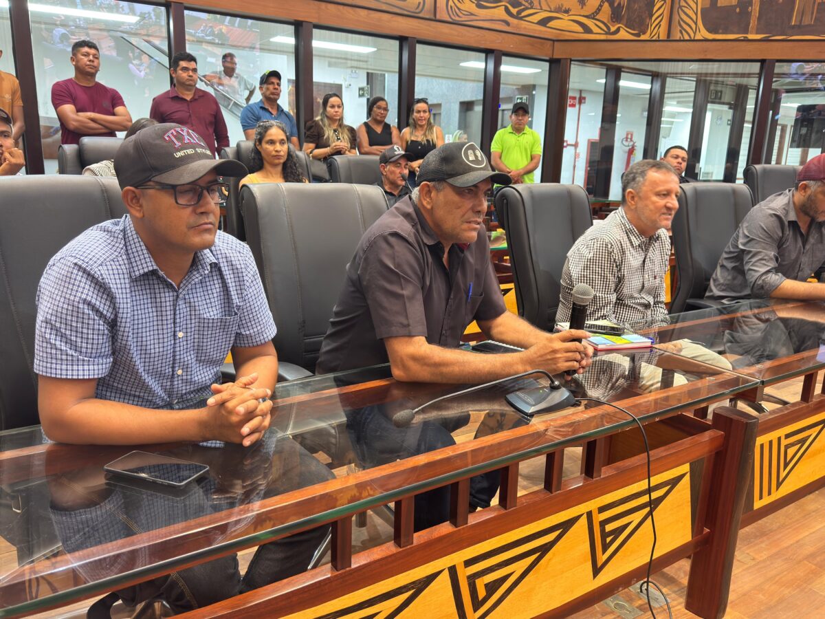 Crédito travado e entraves ambientais expõem crise no campo durante debate na Aleac