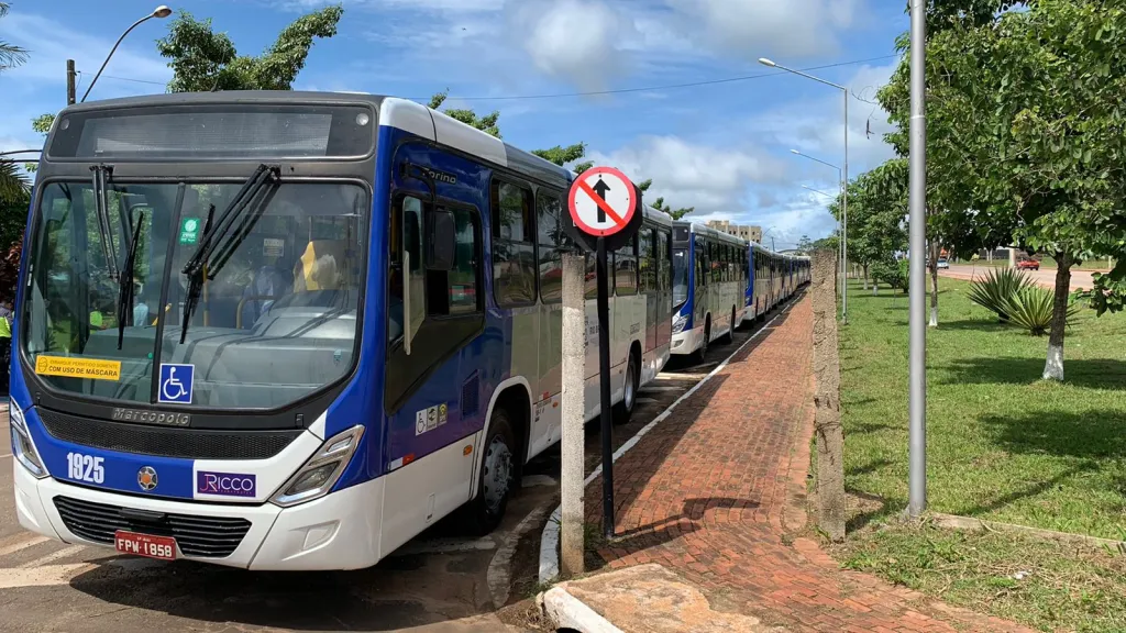 Ricco anuncia paralisação de 31 linhas de ônibus em Rio Branco e passageiros se preocupam