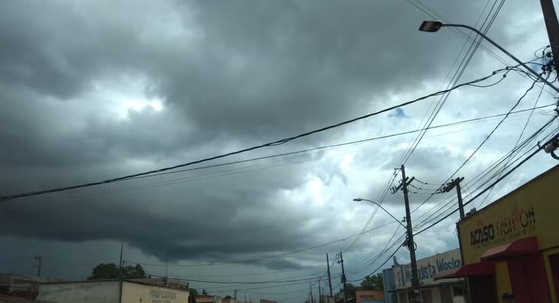 Acre tem segunda-feira de calor, instabilidade e risco de chuvas intensas