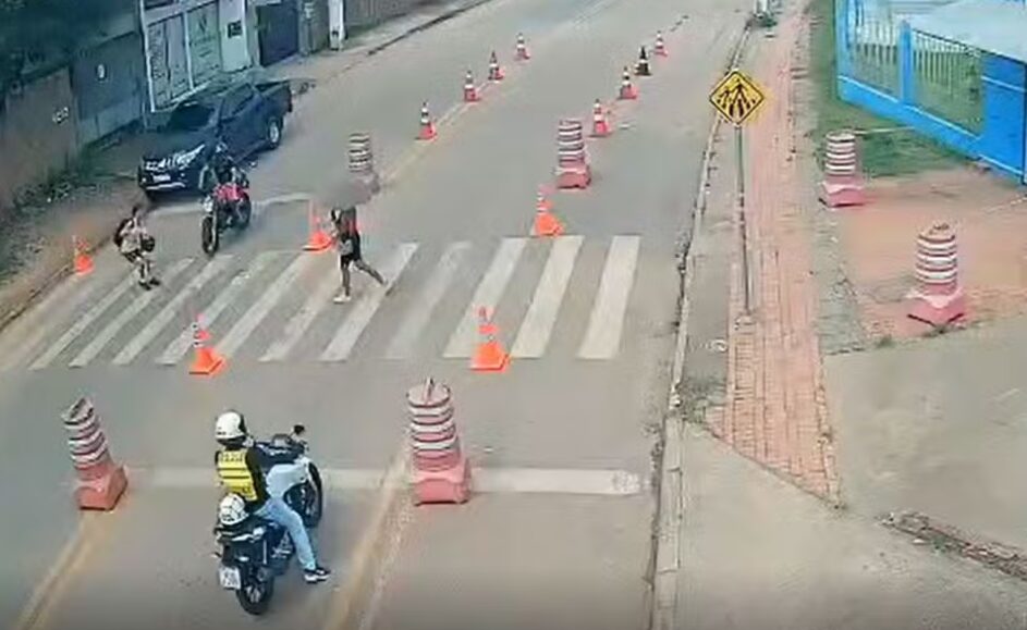 Estudante de 12 anos é atropelada ao atravessar faixa de pedestres em frente a colégio militar em Rio Branco