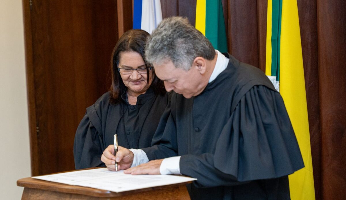 Mario Sérgio Neri toma posse como conselheiro do TCE-AC