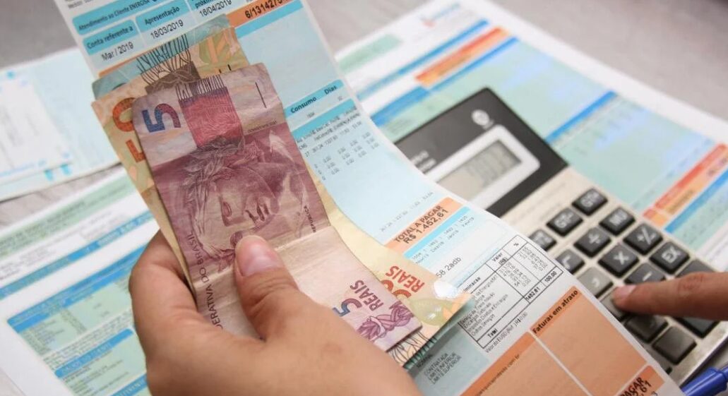 Acre poderá ter novo reajuste na conta de energia após aumento nas tarifas de transmissão aprovado pela Aneel