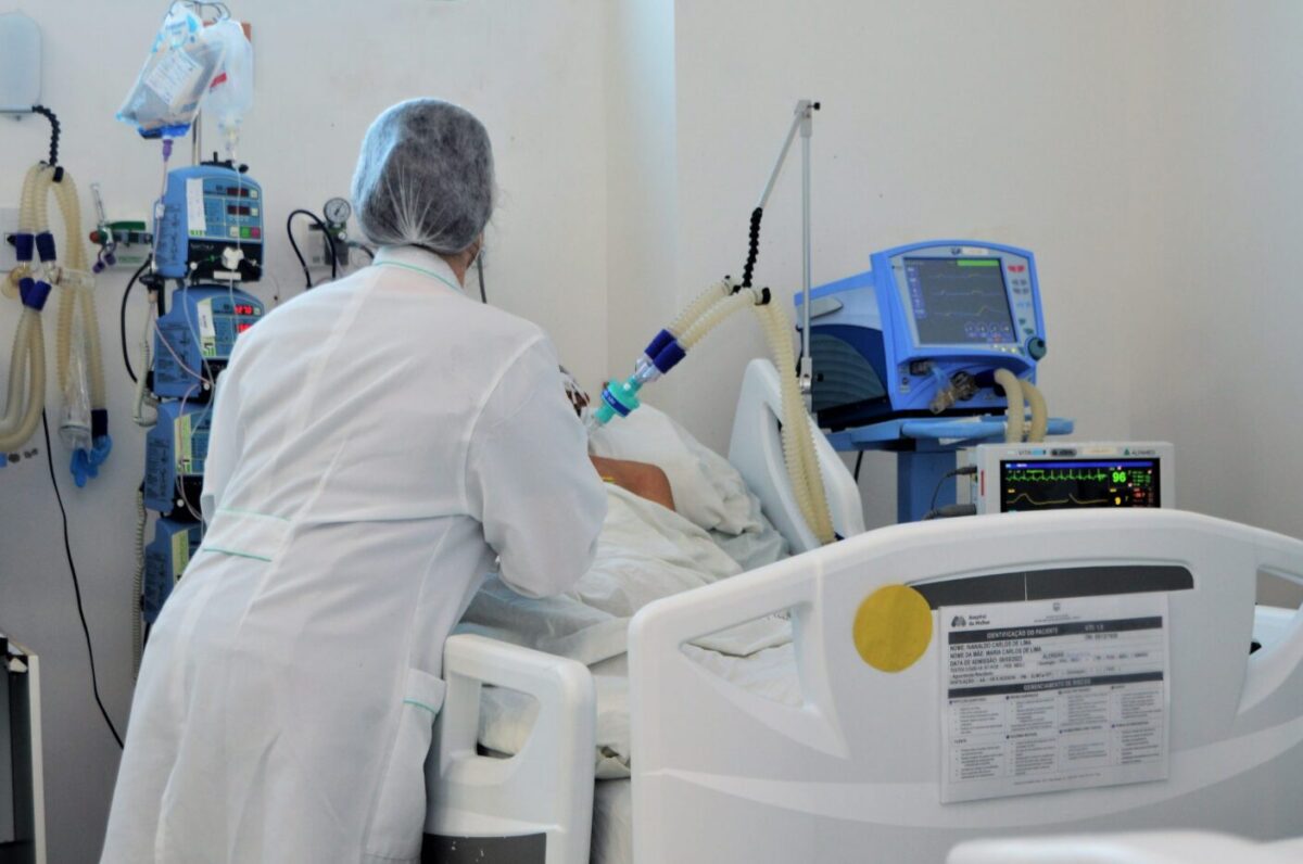 Menina internada após suspeita de ingestão de soda cáustica deixa isolamento hospitalar e aguarda decisão da Justiça após alta médica