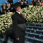 Casa de Rihanna em Beverly Hills é alvo de disparos; suspeita é detida, diz site