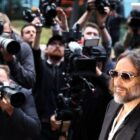 Russell Brand era um predador sexual implacável, dizem  promotores britânicos