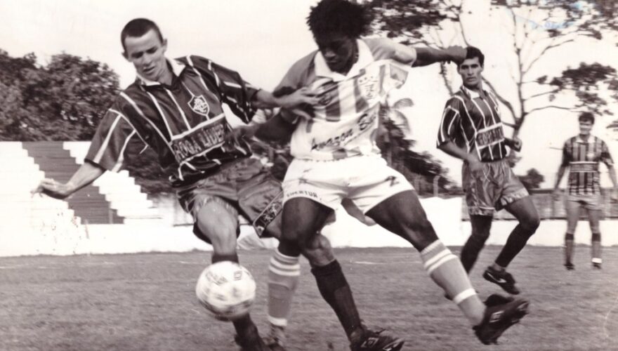 O ex-jogador Acreano em ação com a camisa do Independência diante do Ji-Paraná, pela Copa Norte de 1997. Foto/Acervo Manoel Façanha.