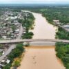 Cheia avança no Acre, atinge mais de 40 mil pessoas e força decreto de emergência