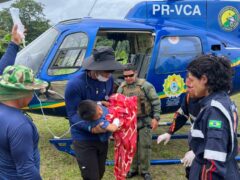 Criança indígena é resgatada em estado grave após acidente em área isolada no Acre