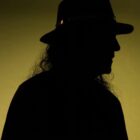 Os 80 anos de Alceu Valença motivam musical de teatro que se une a turnê, álbum e documentário sobre o artista