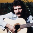Letras de Belchior no álbum 'Alucinação' refletem o Brasil de 1976 em filme que apresenta recorte do país há 50 anos