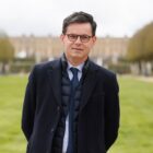 Novo diretor assume comando do Louvre após roubo das joias da Coroa e série de crises internas