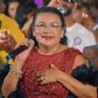 Mainha do Brega: conheça a costureira que virou cantora aos 63 anos: 'Ainda sou uma menina'