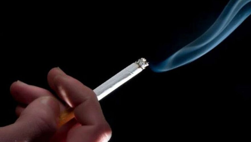 Fumantes usam 8% da renda familiar per capita para compra de cigarros - Foto: Banco Mundial / UNO