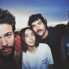 Supergrupo do pop rock, Foto em Grupo diz que é 'nepobaby de si mesmo'