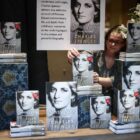 Livro sobre a princesa Diana é lançado no Reino Unido; veja as revelações e acusações feitas pelo irmão da princesa