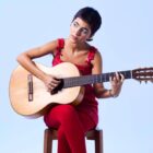 Filha de João Gilberto, Loulu Gilberto ganha surpreendentes indicações em duas categorias relevantes do 27º Grammy Latino