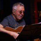 Luiz Carlos Sá canta parcerias com Almir Sater, Ivan Lins e Zeca Baleiro no álbum 'Eu, caçador de mim' e lança livro