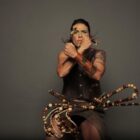Michele Abu bate o tambor com toque político em álbum solo que traz Catto, Karol Conká, Otto e o coral Os Guaranis