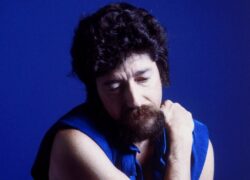 Raul Seixas canta Rolling Stones em single inédito que integra três reedições produzidas para os 81 anos do artista