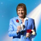 Aos 85 anos, Roberto Carlos merece todas as flores em vida