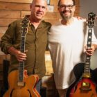 Guitarristas Nelson Faria e Sandro Haick tocam Dominguinhos, João Bosco e Tom Jobim no álbum 'Talking standards'