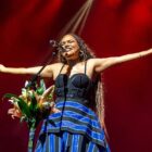 Teresa Cristina firma a assinatura como compositora em 'Tudo que eu tenho', show de roteiro inteiramente autoral