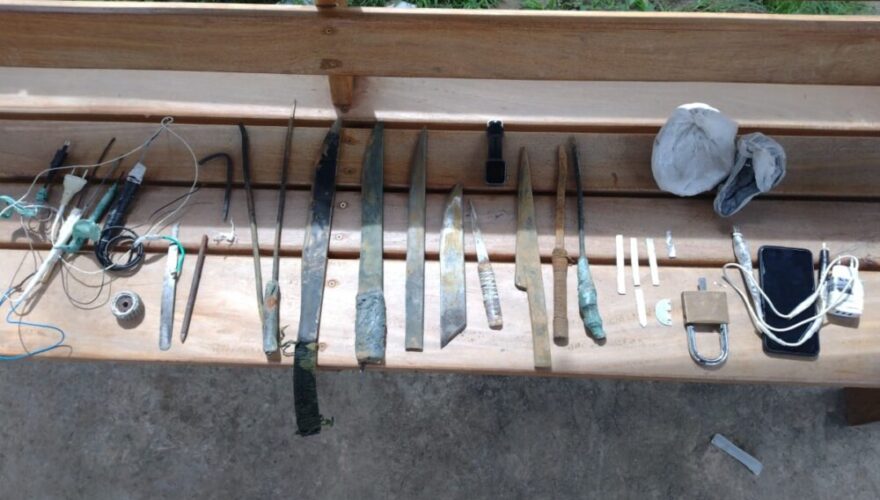 Foto: objetos apreendidos em operação I IAPEN-AC/divulgação