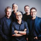Zé Renato canta a parceria fundamental de Tom Jobim com Newton Mendonça